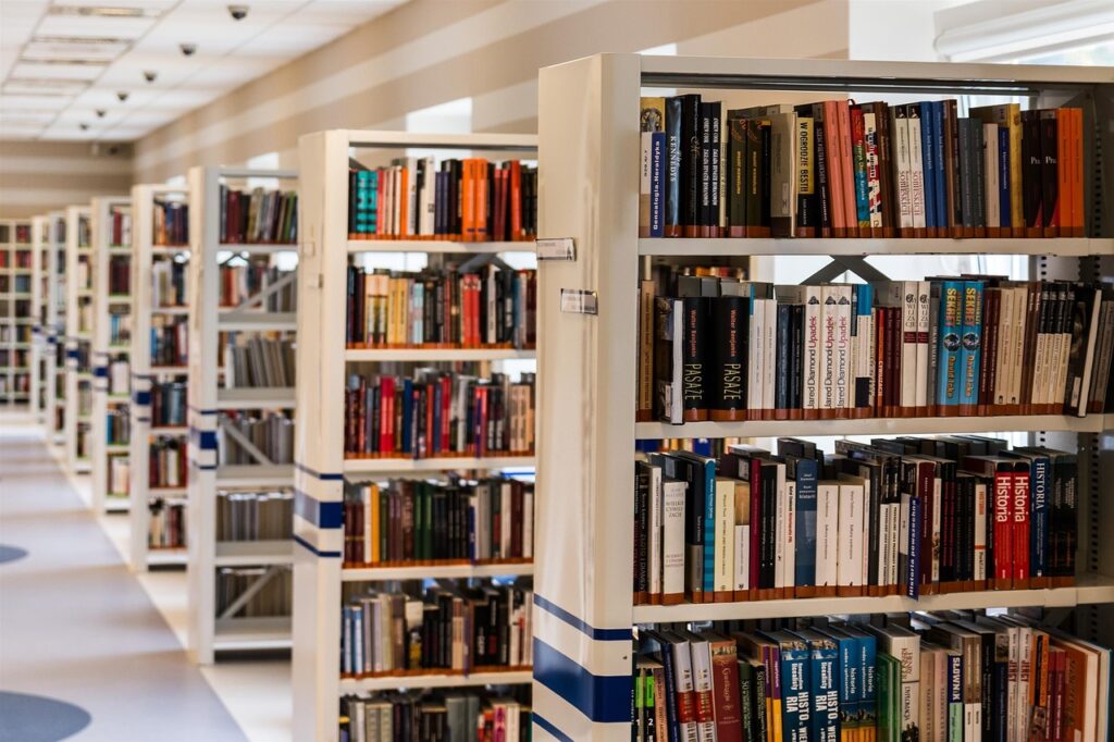 İtalya’da Eğitim İçin Gerekli Belgeler ve Yeminli Tercüme Süreci (2026 Güncel Rehber) library, books, bookcases, bookshelves, aisle, read, reading, education, knowledge, bookworm, kielce, library, library, library, library, library, education